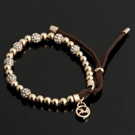 pulseras michael kors outfit